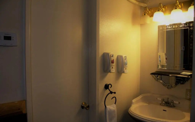 Rodeway Inn & Suites Fireside Lodge