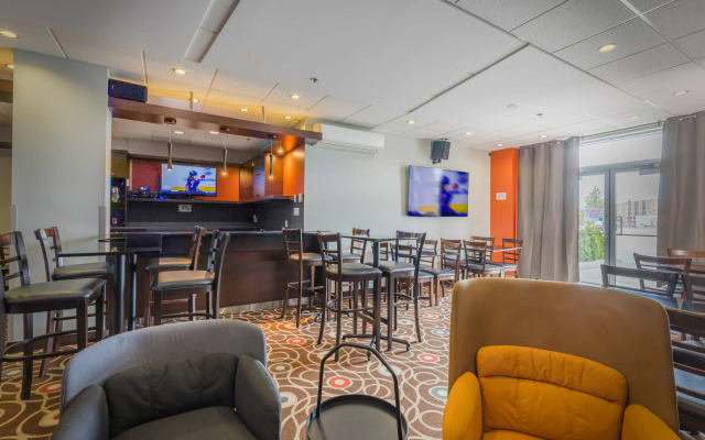 Quality Inn & Suites, Victoriaville,  QC