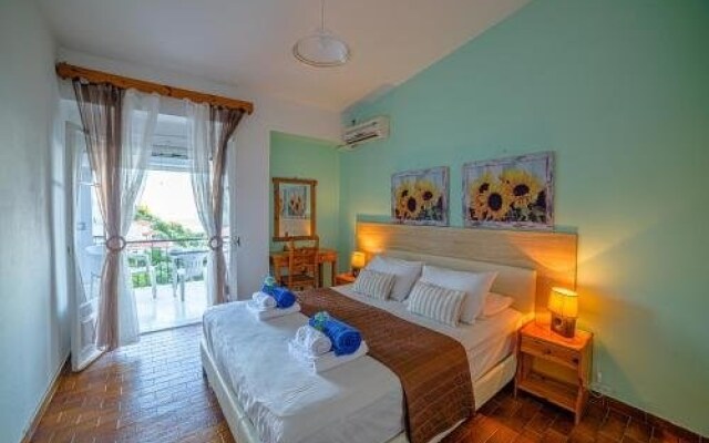 Zeus Pool Apartments