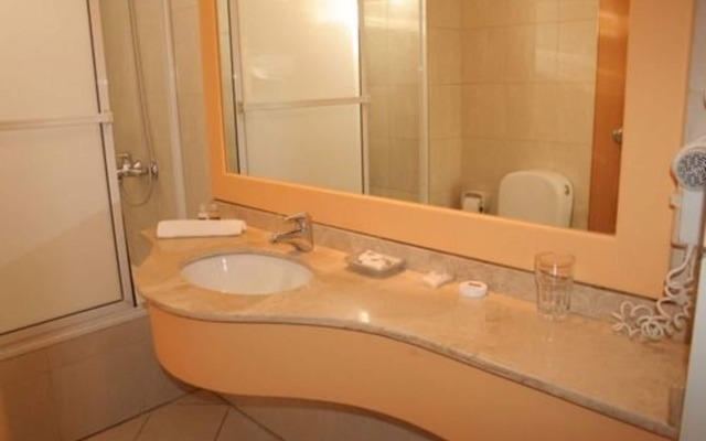 Urbana Suites
