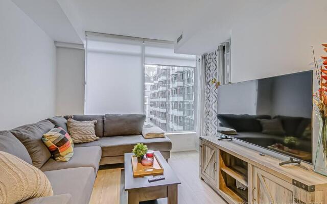 Minto - Modern Suite in King West Neighborhood