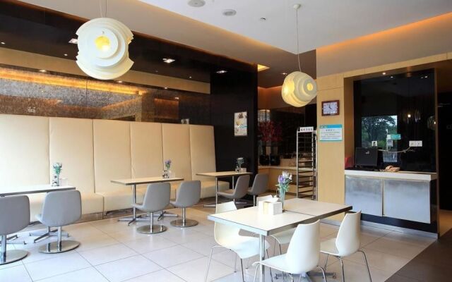 Home Inn Pebble Cloud Hotel (Bengbu Railway Station Shengli Road)