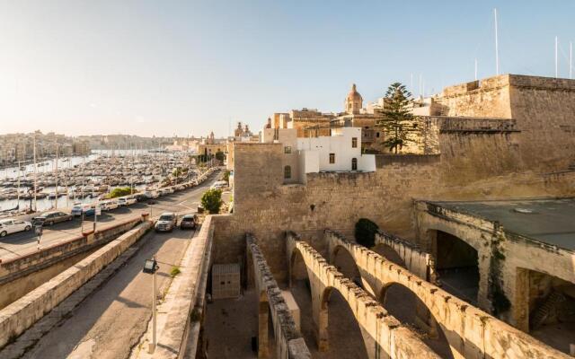 Kharmen A 1565s House with Seaviews