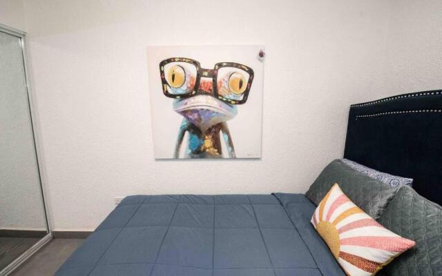 Blissful 3BR Art District Apt with PK & Fast WiFi