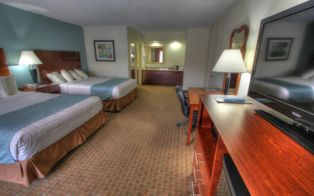 Crossroads Inn & Suites