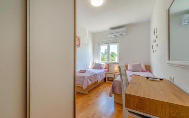 Amazing Apartment in Zadar With Wifi and 2 Bedrooms