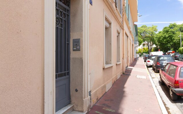 Courtyard Cannes