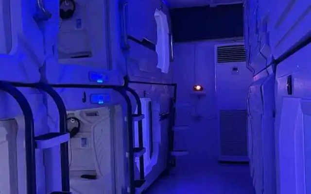 Bmax Spacepods
