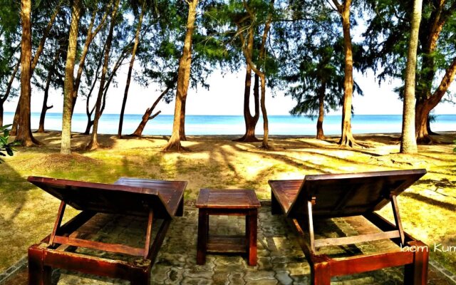 Laem Kum Beach Resort & Seafood