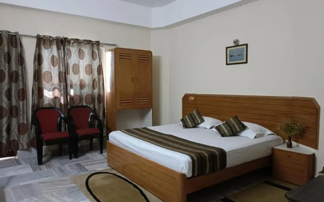 OYO 1294 Hotel Padmini International