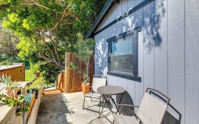 5 Mi to Dtwn Los Angeles: Apt w/ Outdoor Space!