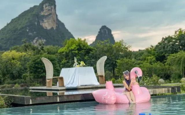 Shanzhige Light Luxury Holiday Hotel (Yangshuo West Street)