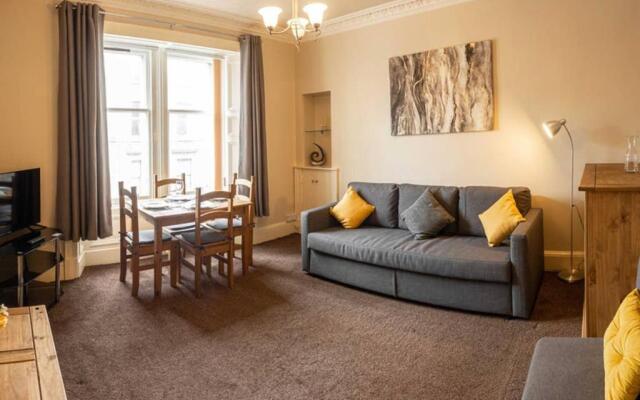 ☆ Central, Spacious Apartment Close to University☆