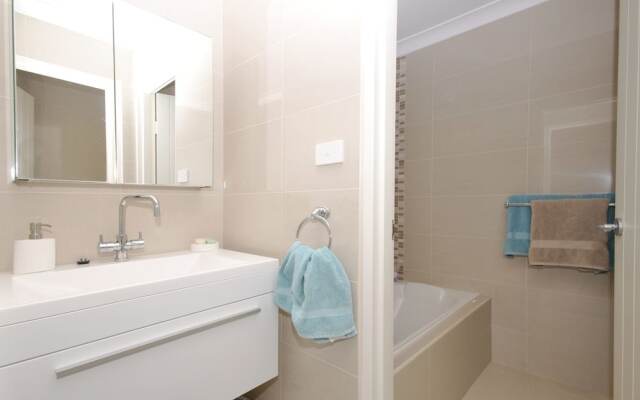 Nicholli, Bay Parklands, Unit 32/2 Gowrie Avenue