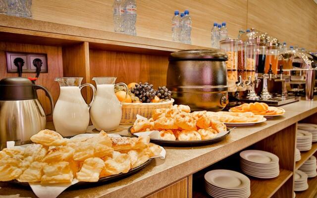 Амери Плаза