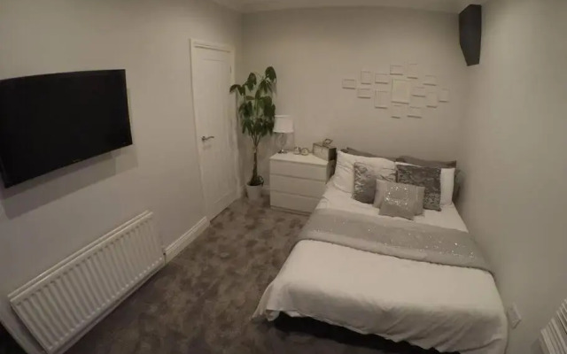 Essex House 3 Double Rooms Workstays UK