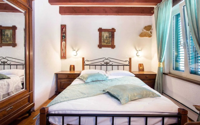 Authentic Dalmatian Hillside Escape With Pool, Sauna & BBQ