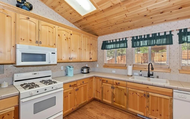 007 - The Log Cabin Getaway