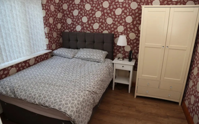 Cosy 3-bed Bungalow NEC Airport Close to Amenities
