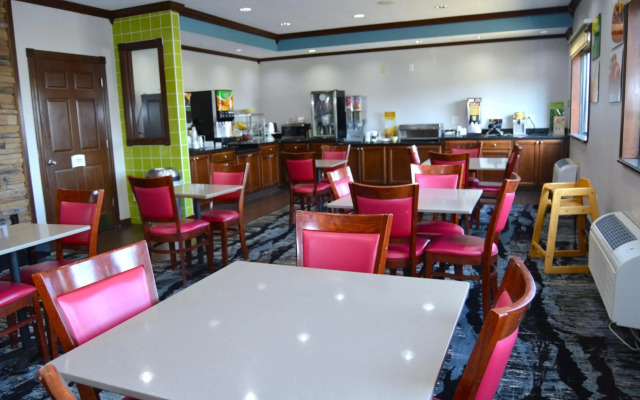 Quality Inn Coralville - Iowa River Landing
