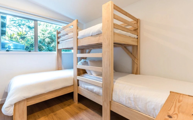 Family Friendly Home with Tree Top Vista