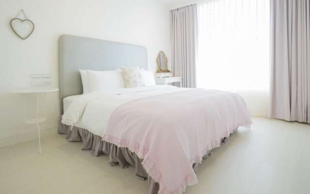 ibebe Light French B&B
