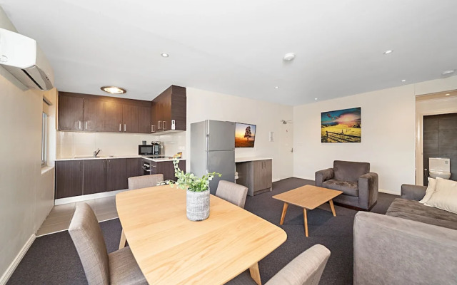 Carlton Suites