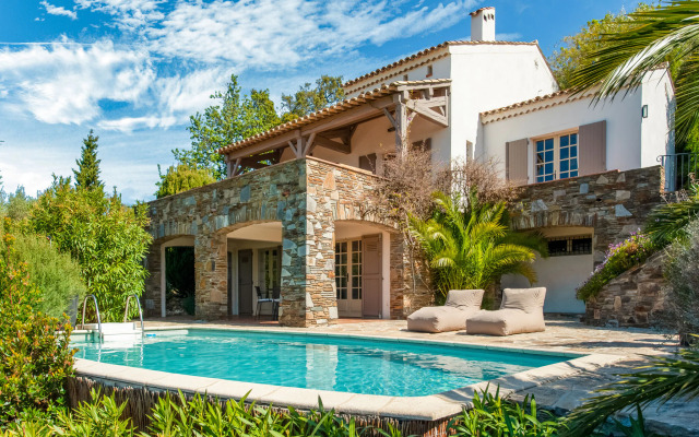 Villa in Cavalaire With Sea View & Pool