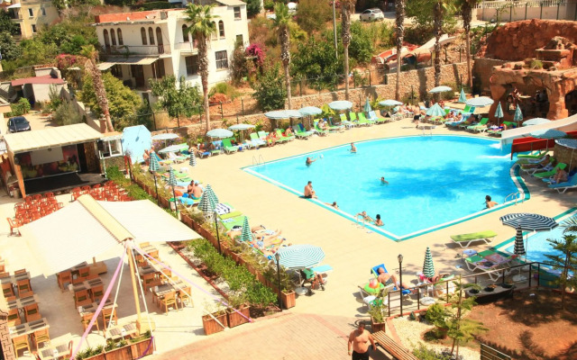 Green Life Hotel