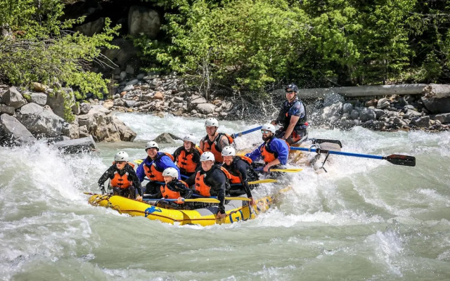 Golden Mountain View Suites