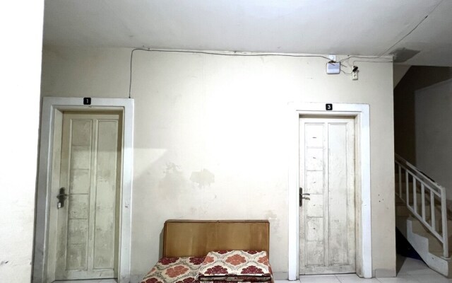 OYO 93412 Kost Irma Syariah Near UPTD SMP Negeri 8 Parepare