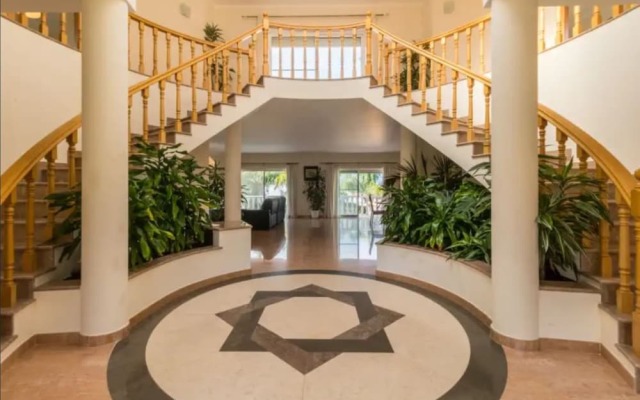 Villa - 5 Bedrooms with Pool - 107747