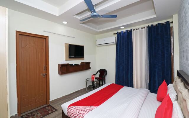 OYO 23660 Nath Residency Guest House