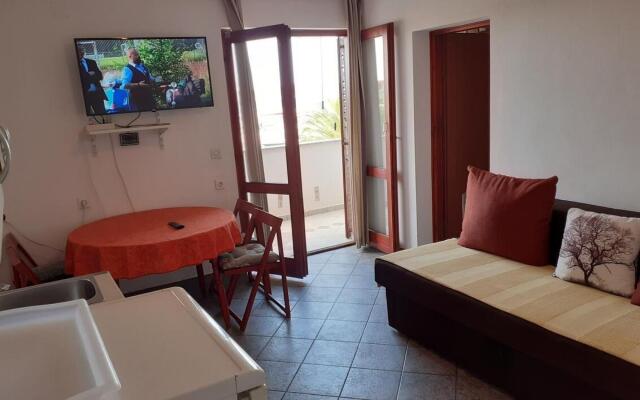 Ana- Next to the sea - A1