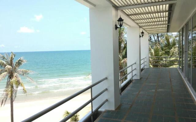 Private Beach Front 5 Bedrooms House