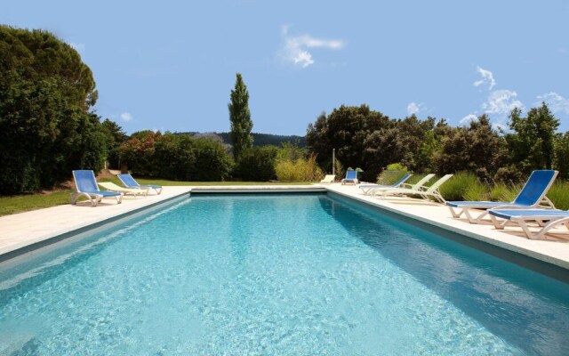 Secluded Holiday Home in Rustrel With Swimming Pool