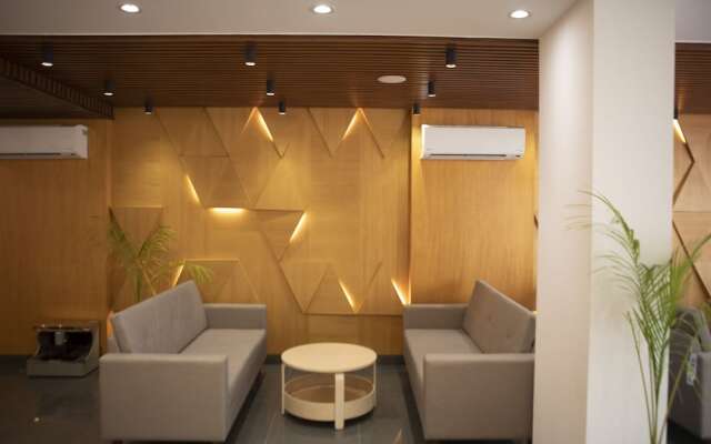 Courtyard By Yuhi