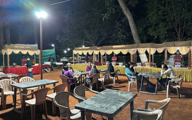 Gujarat Bhavan Hotel