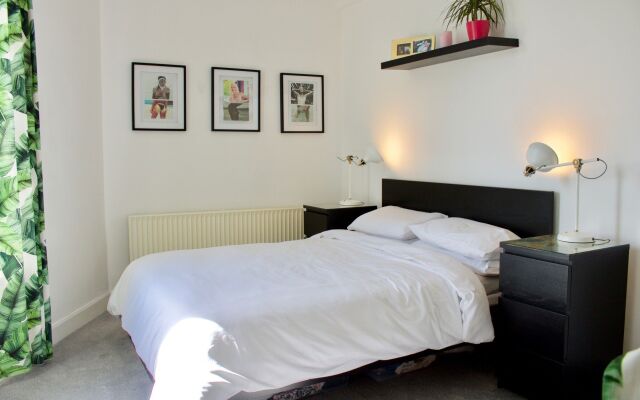 2 Bedroom Apartment Near Murrayfield