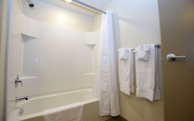 Luxe Hubs Convention Center Apartments