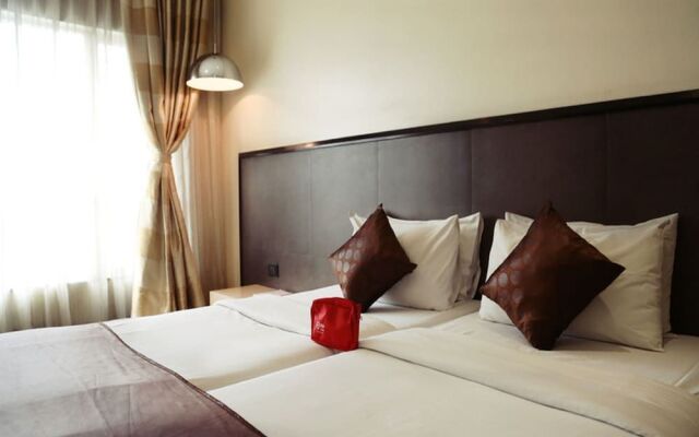 OYO 697 The Sirona Hotel
