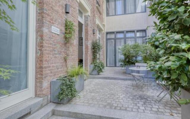 cute and bright studio in a courtyard-montmartre(5)