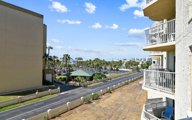 Inlet Reef 213 2 Bedroom Condo by RedAwning