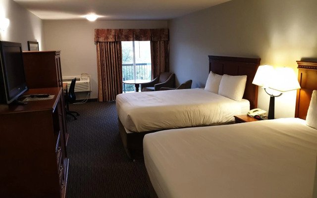 Riverland Inn & Suites