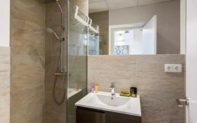 Center-2Br, 2Ba-Attic-Terrace,View, Wi-Fi, A/C