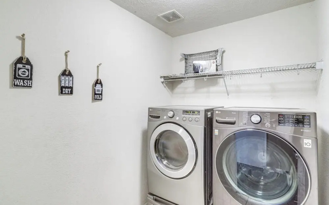 Spacious Houston Home w/ Pool Access, Fenced Yard!