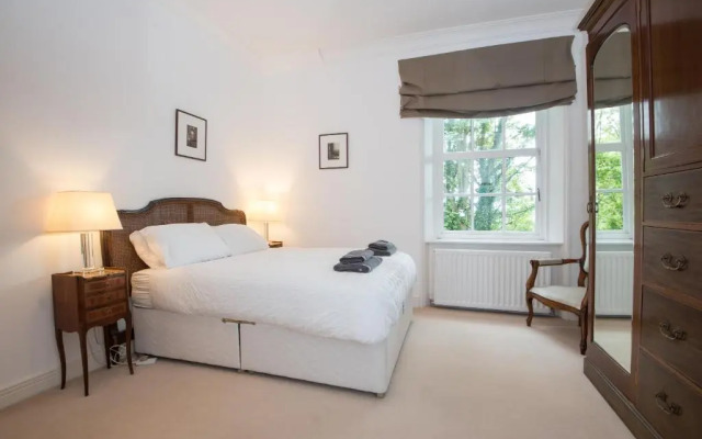 Apartment 4 The Grove