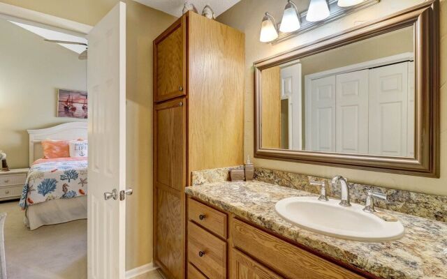 Dog Friendly Forest Ridge Condo Close to Beach by RedAwning