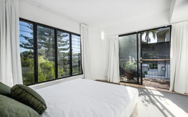 Tuscan inspired townhouse minutes from the beach