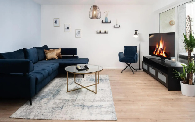Kleinberries - Washer & Dryer - Kitchen & Parking - NETFLIX